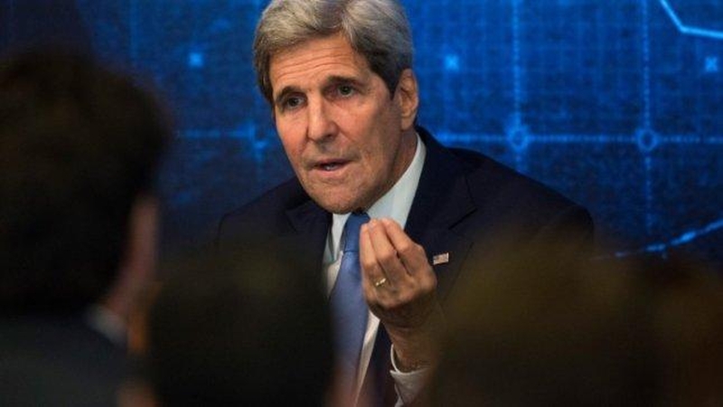 J. Kerry pareiškė nusiskundimą Maskvai dėl Irano generolo vizito