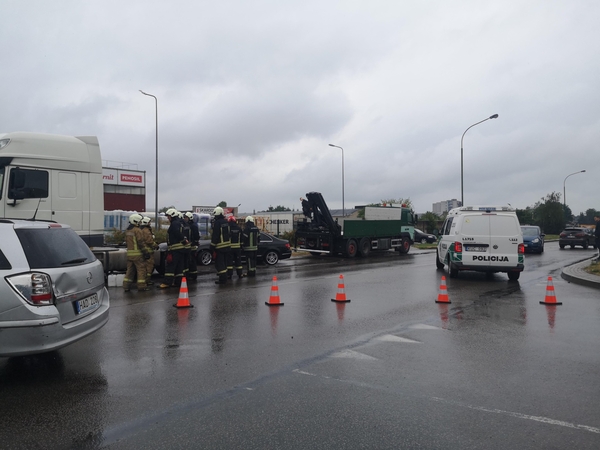 Lietingą šeštadienį Klaipėdoje pasipylė avarijos