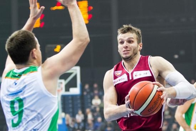 "Lietkabelis" smaginosi triuškindamas "Nevėžio" krepšininkus