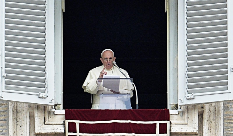 Popiežius perspėja, kad Europą ištikusi migrantų krizė tėra „ledkalnio viršūnė“
