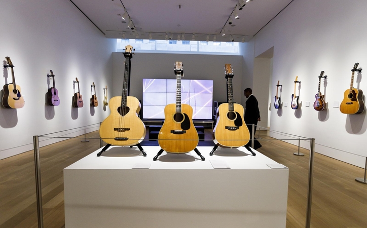 „Pink Floyd“ narys D. Gilmouras už rekordinę sumą pardavė savo gitarų kolekciją