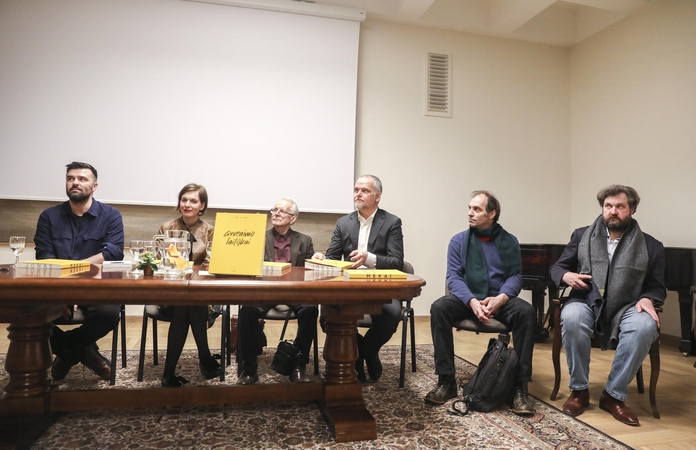 Knyga „Gyvenimo lai(š)kai": praplėšus puslapį atsivers nepažintoji J. ir A. Mekų pusė