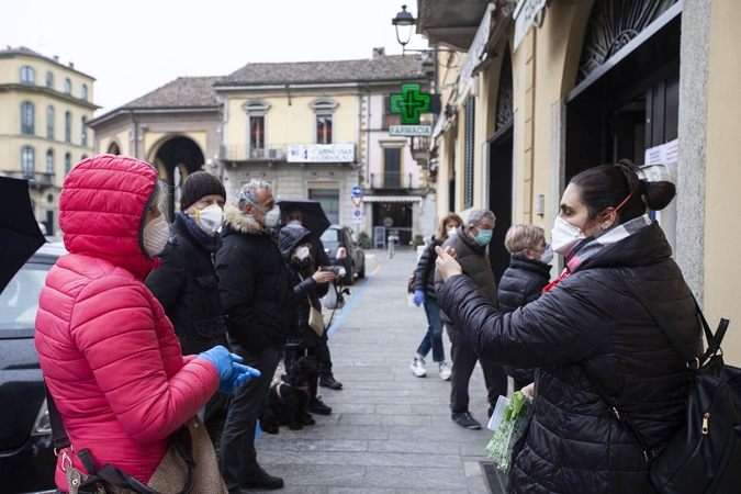 Italijoje per parą nuo koronaviruso mirė beveik 100 žmonių