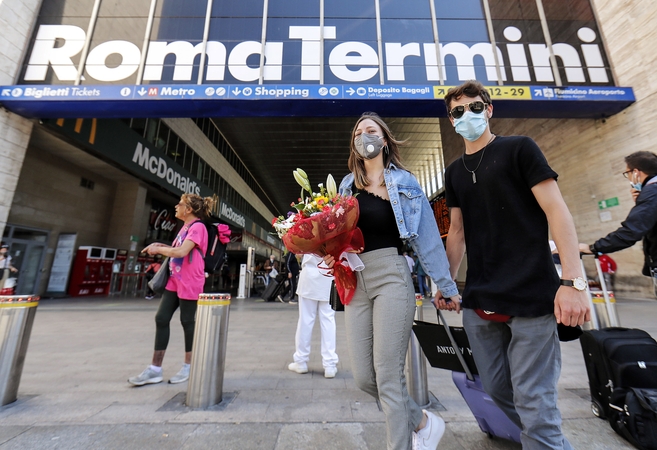 Italijoje pastarąją parą koronaviruso aukomis tapo 71 žmogus