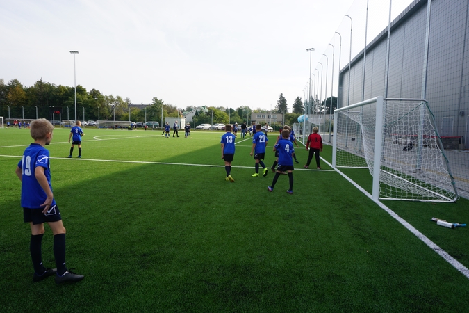 Kretingoje oficialiai atidaryta dirbtinės dangos futbolo aikštė