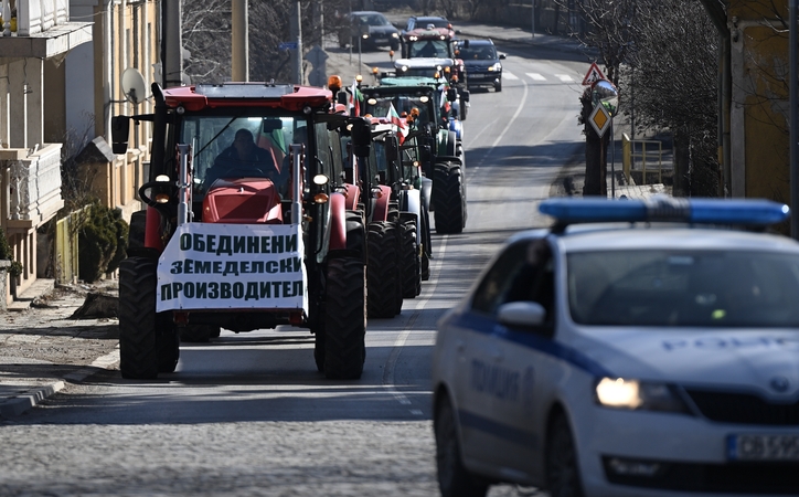 Šimtai protestuojančių Bulgarijos ūkininkų blokavo kelius