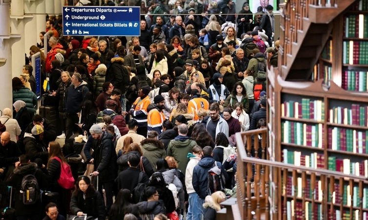 Atšaukti „Eurostar“ reisai sugriovė keliautojų JK šventinius planus 