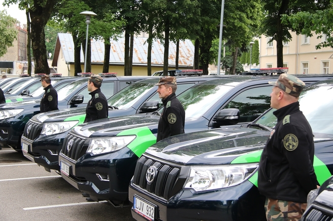 Pasieniečiai gavo dar 19 naujų visureigių 