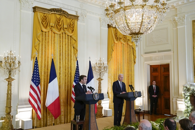 Emmanuelis Macronas ir Joe Bidenas