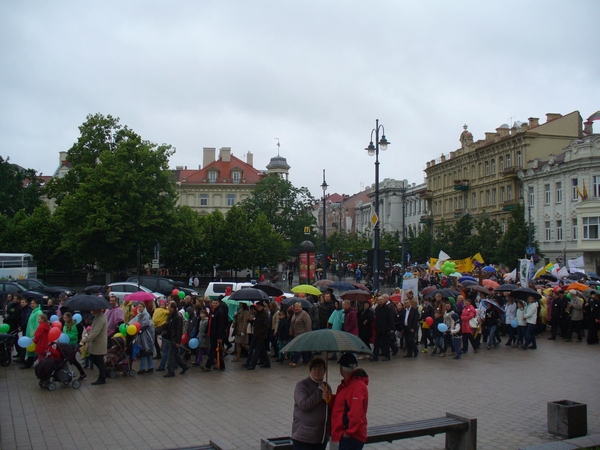 Sostinėje lietus nesutrukdė eitynėms „Šeima – gyvybės lopšys“