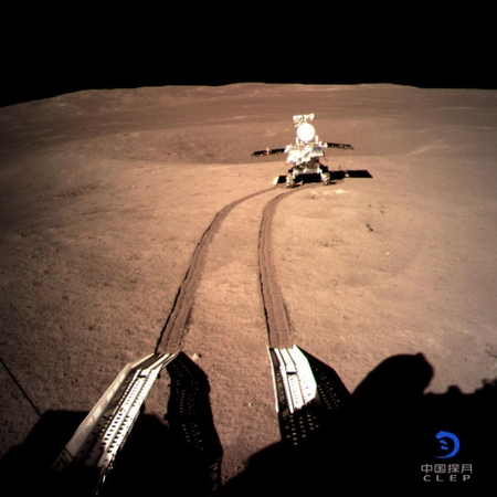 Kinija prieš zondo nusileidimą nematomoje Mėnulio pusėje apsikeitė duomenimis su NASA