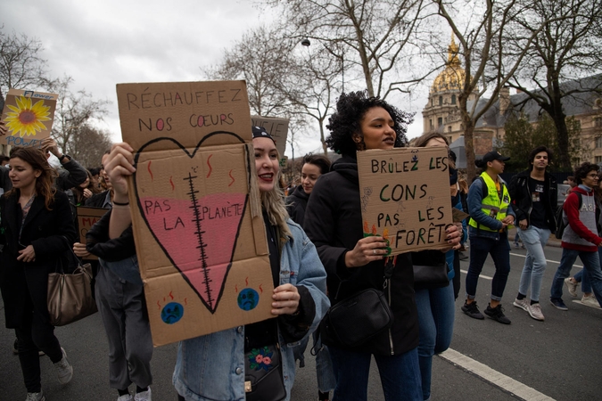 Paryžiuje  40 tūkst. žmonių dalyvavo manifestacijoje kovai su klimato kitimu remti