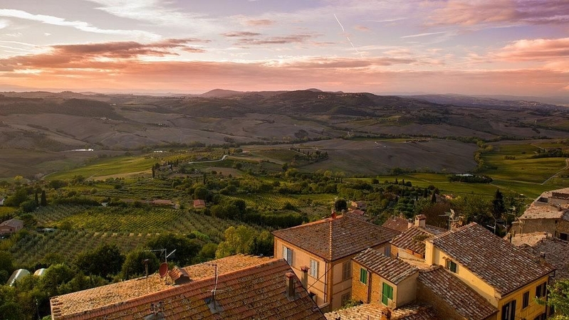 Tuštėjantis Italijos miestelis naujus gyventojus vilioja pinigais