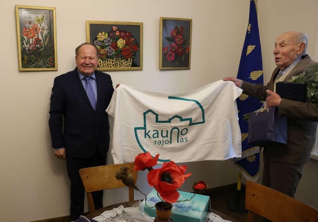 Buvęs Kačerginės mokyklos direktorius nesiliauna stebinti aktyvumu ir pokštais