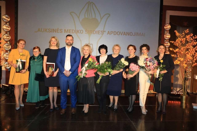 Sostinėje išdalinti „Auksinės mediko širdies“ apdovanojimai