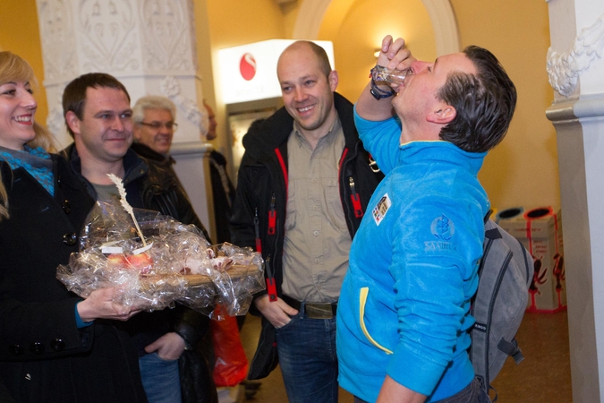 Dakaro ralio didvyriai namuose sutikti su vaišėmis