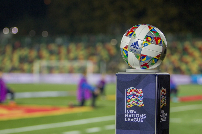 Europos futbolas laisvinasi iš viruso pančių