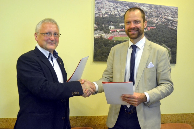 Pasirašyta bendradarbiavimo sutartis tarp LSU ir regbio federacijos