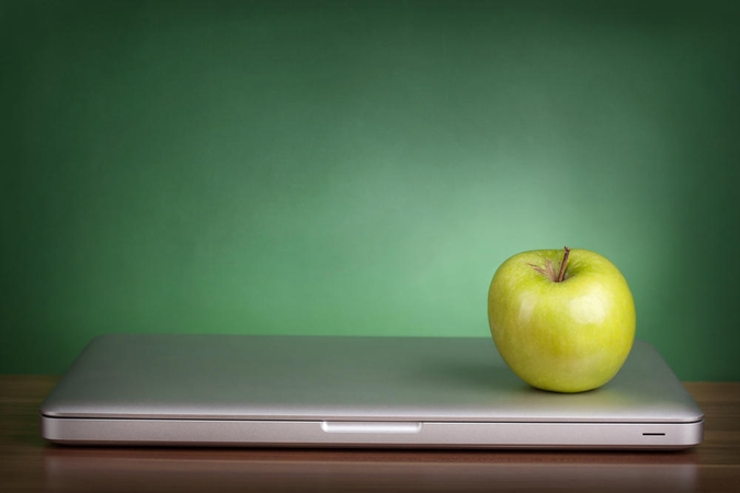 Ateityje pasirodys saulės energiją naudojantys "MacBook" kompiuteriai?