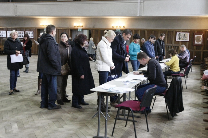 Rinkimai: klaipėdiečius vargina didelės eilės