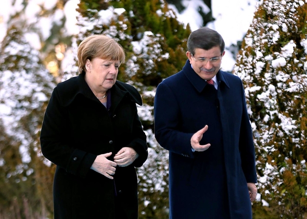 Angela Merkel ir Ahmetas Davutoglu