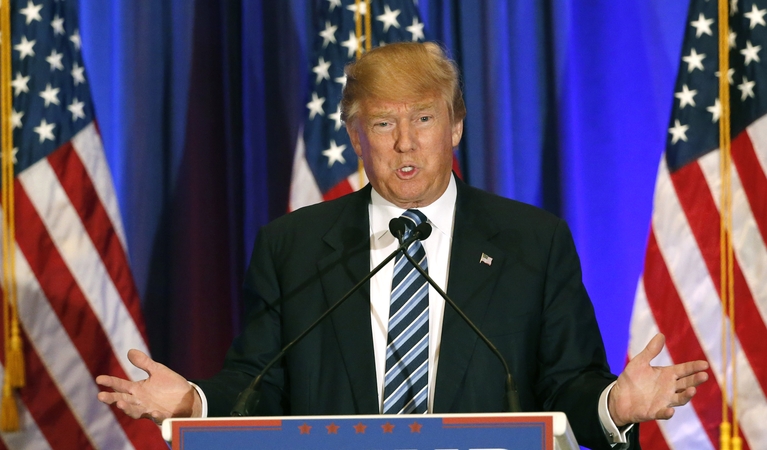 JAV pirminių rinkimų favoritai – D. Trumpas ir H. Clinton
