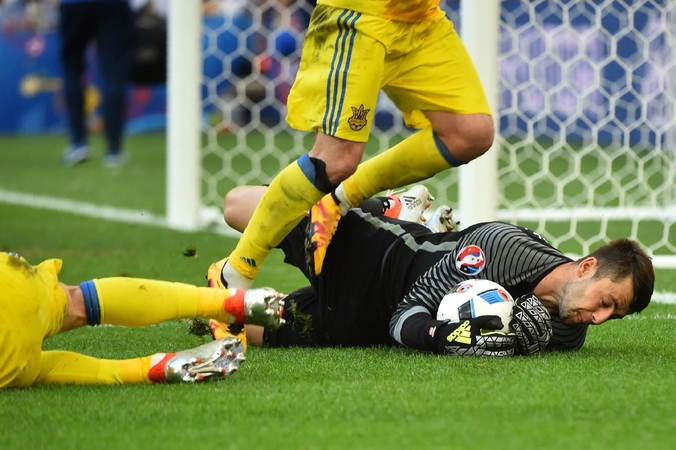 Ukrainos futbolininkai beviltišką pasirodymą baigė pralaimėjimu Lenkijai