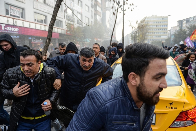 Stambule policija vaikė protestuotojus ašarinėmis dujomis