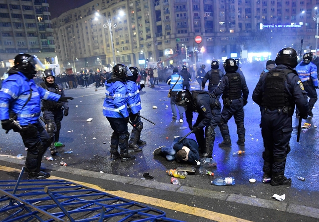 Rumuniją drebina milžiniški protestai