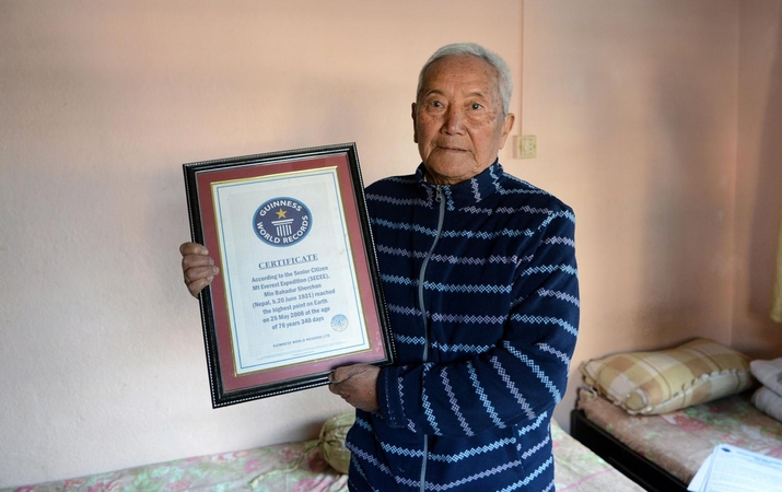 85-erių nepalietis nori dar kartą kopti į Everestą 