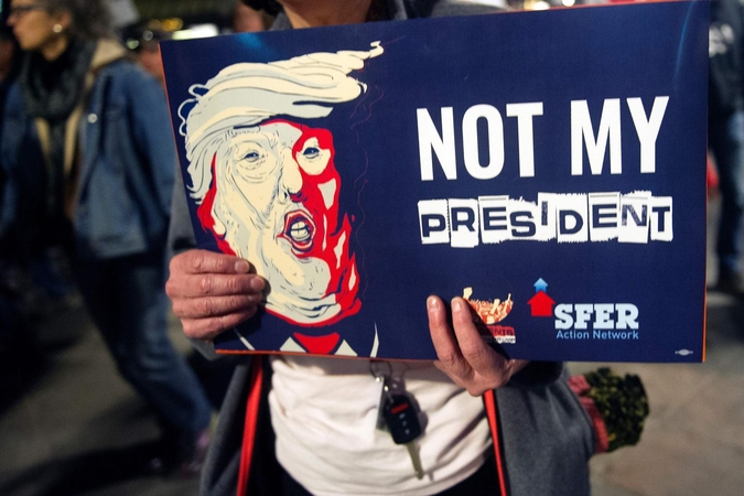 JAV vyko masiniai protestai „Ne mano prezidento diena“
