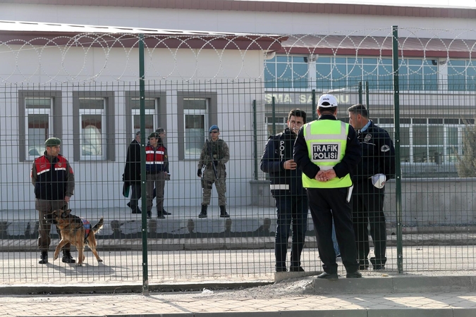 Turkijoje prasidėjo dar vienas įtariamų 330 pervesmo dalyvių teismas