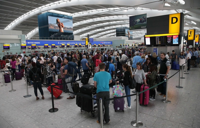 Po keturias dienas trukusių problemų „British Airways“ atnaujino skrydžius