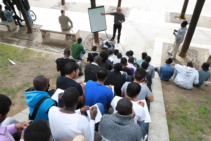 Prancūzijoje migrantus kalbos ėmė mokyti savanoriai 