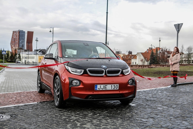 Rekonstruotoje aikštelėje – stovėjimo vietos ir elektromobiliams