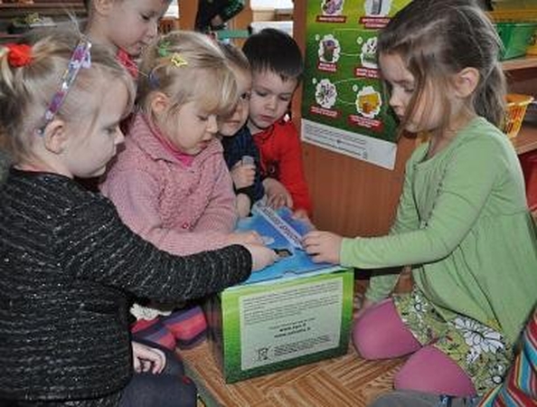Tėvai moko atžalas rūšiuoti, bet ne visada patys tai daro tinkamai