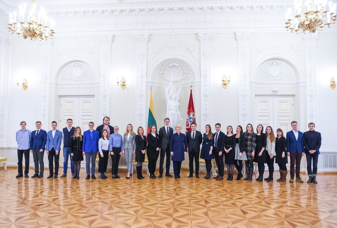 Prezidentė pasveikino jaunuosius politologus