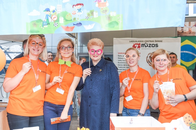 Prezidentė kviečia vaikams padovanoti vasarą