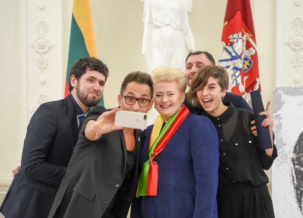 Prezidentė apdovanojo išradingiausiai šventusiuosius Vasario 16-ąją
