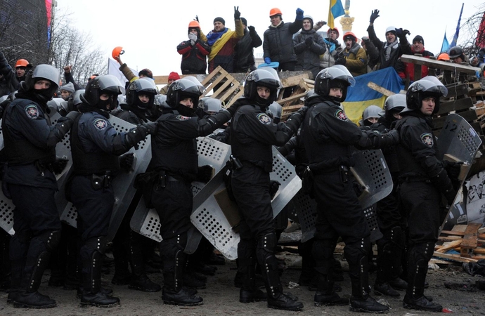 Po susirėmimų Ukrainos riaušių milicija atsitraukė (papildyta)
