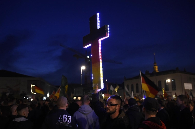 Tūkstančiai protestuotojų A. Merkel apkaltino valstybės išdavyste