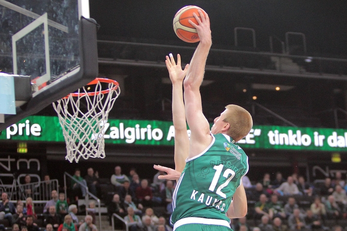 "Žalgiris" LKL ketvirtfinalį pradėjo nušluodamas "Pieno žvaigždes"