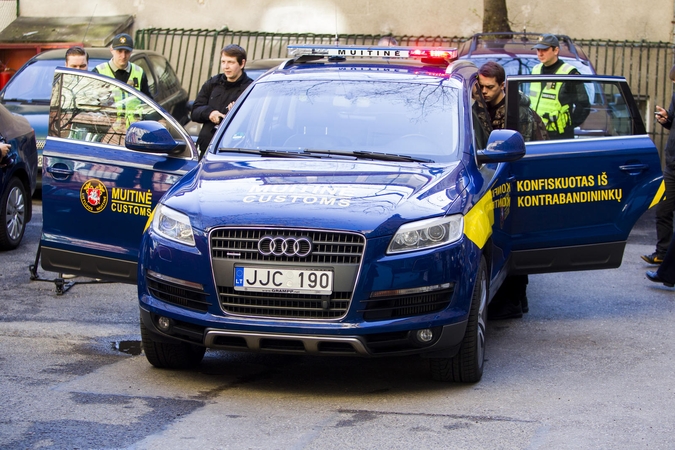 Muitininkai patruliuos iš kontrabandininkų konfiskuotu automobiliu
