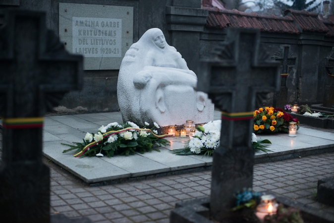 Vilniaus arkivyskupas: tenka minėti ir padažnėjusių karinių konfliktų aukų atminimą