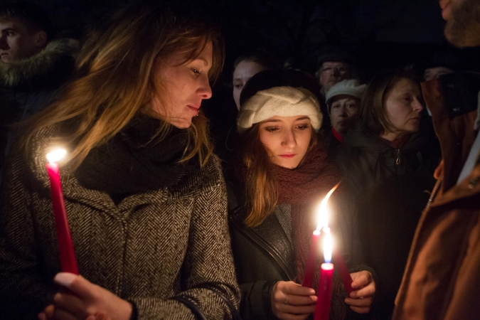 Vilniuje prie Pancūzijos ambasados susirinko šimtai žmonių