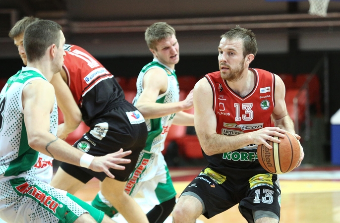 "Lietuvos ryto" krepšininkai vejasi LKL pirmenybių lyderius