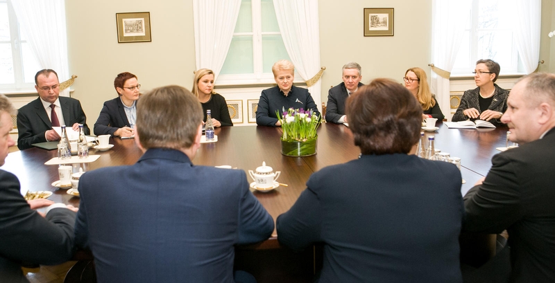 D. Grybauskaitė ragina nedaryti neapgalvotų sprendimų dėl socialinio modelio