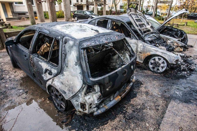 Keturis automobilius supleškino neįgalieji