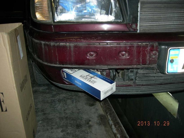 19-metis automobilio slėptuvėse vežė pusketvirto tūkstančio pakelių cigarečių