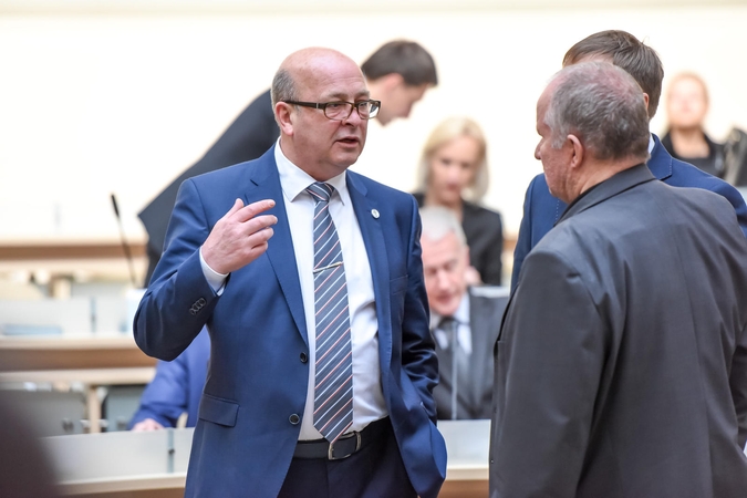 Savivaldybėje neliks 156 valdininkų
